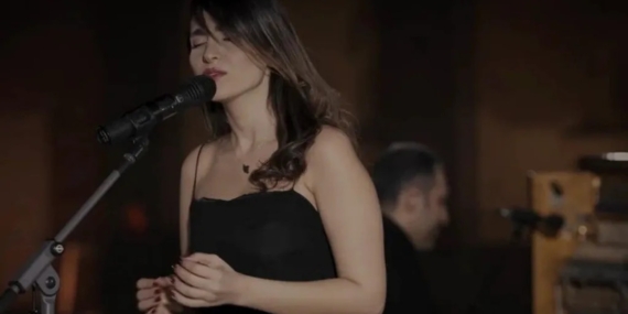 İran’da Başörtüsü Olmadan Konser Veren Şarkıcı Parastoo Ahmadi’nin Kırbaç Cezası Onandı