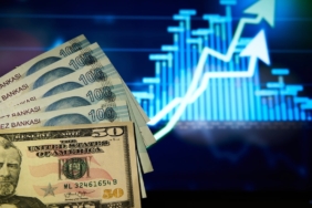 Dolar/TL Yeni Haftaya Tarihi Zirve Seviyesi Olan 49,1630 Liradan Başladı