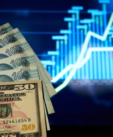 Dolar/TL Yeni Haftaya Tarihi Zirve Seviyesi Olan 49,1630 Liradan Başladı