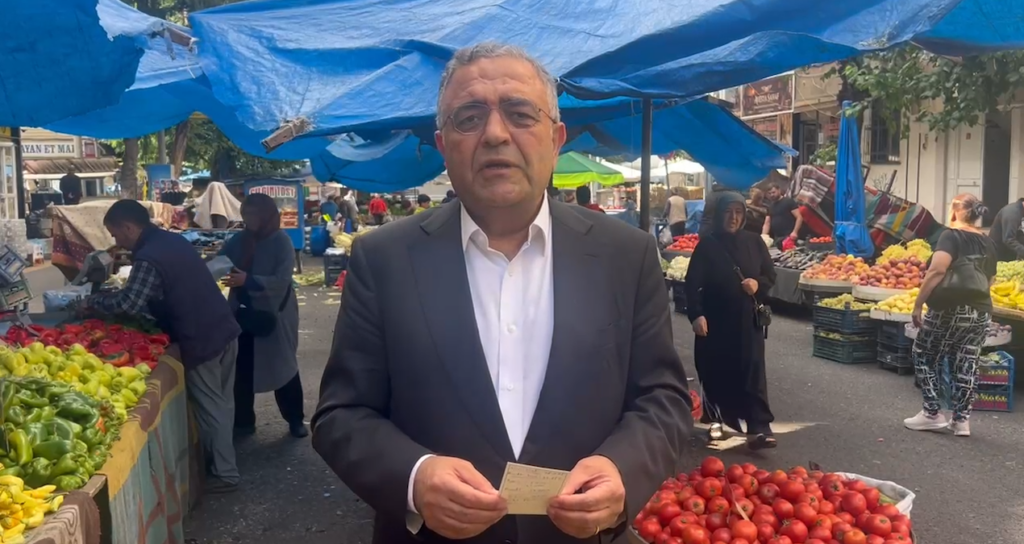 Milletvekili Sezgin Tanrıkulu Diyarbakır pazarında geçim sıkıntısına ve artan yoksulluğa dikkat çekti
