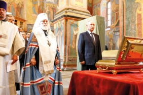 Rusya 14. Yüzyıldan Kalan Prens Dmitri Donskoy'un Kemiklerini Cephe Hattına Gönderdi