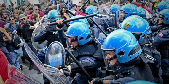 Avrupa’da güvenlik güçleri, yağma ve şiddet olaylarına dönüşen protestoların ardından harekete geçti. Fransa’da birçok kentte sokağa çıkma yasağı ilan edilirken, İtalya Milano’ya 500 asker sevk etme kararı aldı; Arnavutluk’un ise Türkiye’den TOMA getirttiği ortaya çıktı.