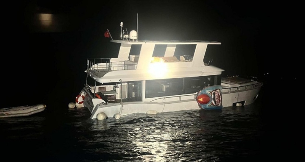 Çanakkale Ayvacık açıklarında su alan teknedeki 2 kişi Sahil Güvenlik tarafından kurtarıldı