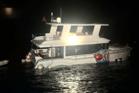 Çanakkale Ayvacık açıklarında su alan teknedeki 2 kişi Sahil Güvenlik tarafından kurtarıldı