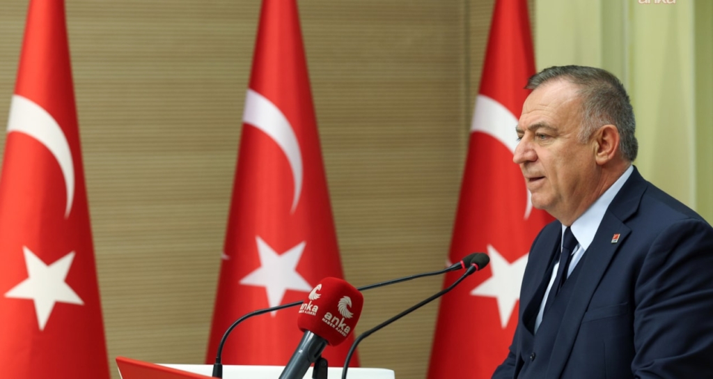 YENİ Parti Milletvekili Gökan Zeybek Belediyelere Yönelik Operasyonları Eleştirdi