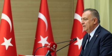 YENİ Parti Milletvekili Gökan Zeybek Belediyelere Yönelik Operasyonları Eleştirdi