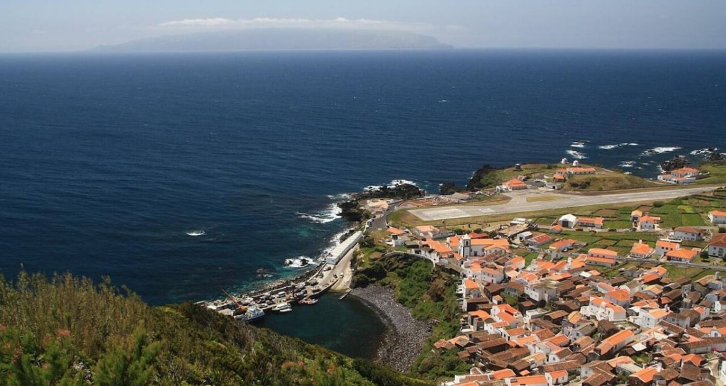 Portekiz'e Bağlı Corvo Adasında Yavru Deniz Kuşlarını Korumak İçin Sokak Lambaları Söndürüldü