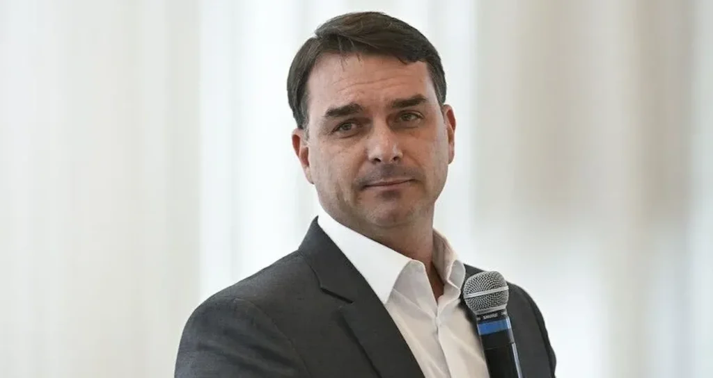 Brezilya'da Seçimi Kaybeden Flavio Bolsonaro'nun Pasaportunu Vermeyip ABD'ye Kaçtığı İddia Edildi