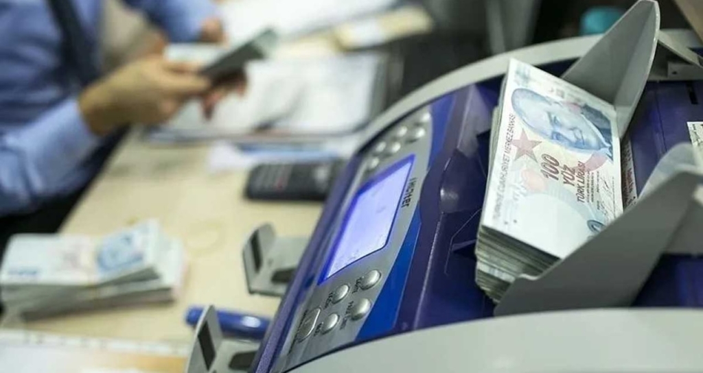 Cumhuriyet Bayramı Öncesi Bankalar ve Kamu Kurumları 28 Ekim'de Yarım Gün Çalışacak