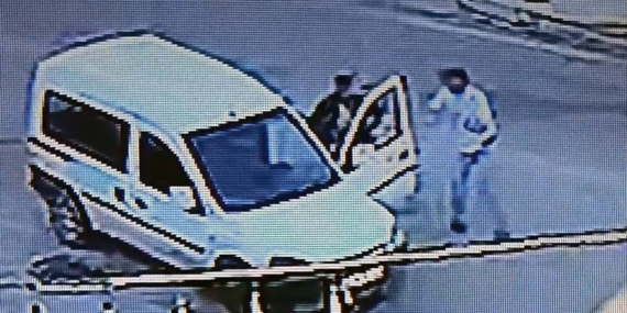 Adana’da Durdurduğu Aracı Gasbeden Şüpheli Takip Sırasında Kaza Yapınca Tutuklandı